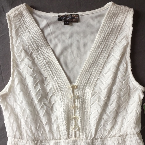 🌺 HP 🌺 J. Glee White dress w/ a V-neck featuring an overlay detail & 5-buttons - Picture 3 of 10